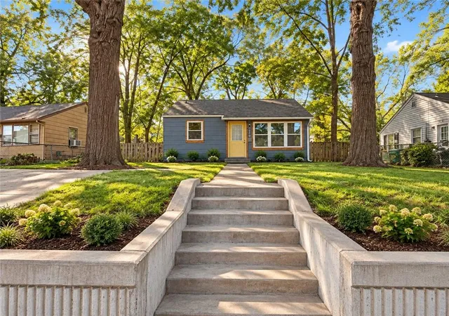 Single family home for sale at 226 Cornell Ave, Bonner Springs, KS 66012 | MLS# 2642846
