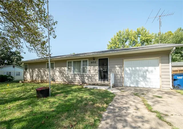 Photo 2 of Single family home for sale at 602 Warren St, Oskaloosa, KS 66066 | MLS# 2642851 | Listing updated on 2026-09-23