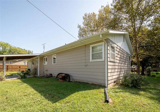 Photo 4 of Single family home for sale at 602 Warren St, Oskaloosa, KS 66066 | MLS# 2642851 | Listing updated on 2026-09-23