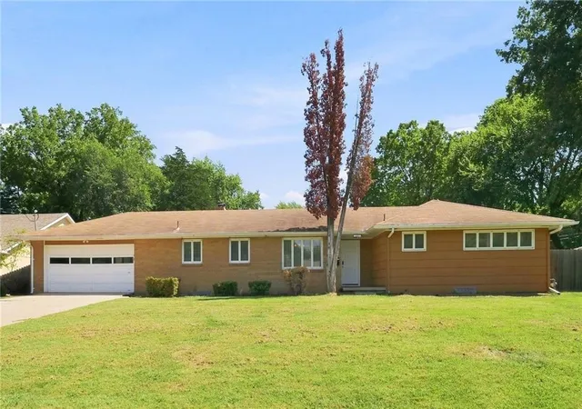 Photo 1 of Single family home for sale at 1405 N Mccoy St, Independence, MO 64050 | MLS# 2642852 | Listing updated on 2026-09-18