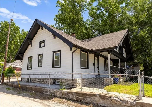 Photo 2 of Sale Pending at 650 Parallel Ave, Kansas City, KS 66101 | MLS# 2642854 | Listing updated on 2026-09-18