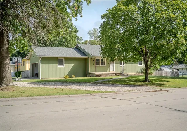 Photo 3 of Single family home for sale at 417 11th Street, Ottawa, KS 66067 | MLS# 2642859 | Listing updated on 2026-09-22