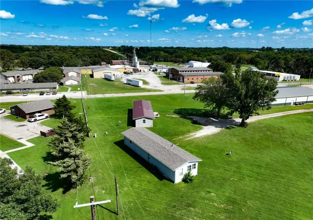 Photo 4 of Single family home for sale at 322 E 15th Street, Horton, KS 66439 | MLS# 2642867 | Listing updated on 2026-09-24