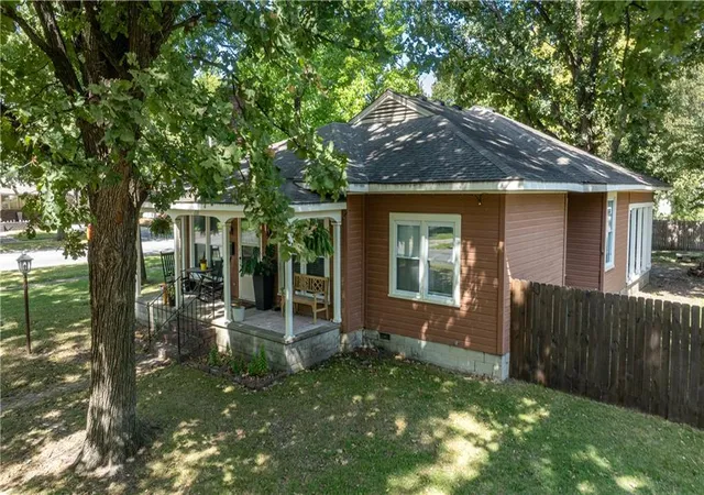 Photo 3 of Single family home for sale at 208 W Euclid St, Pittsburg, KS 66762 | MLS# 2642869 | Listing updated on 2026-09-26