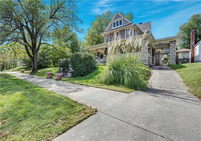 Photo 2 of Single family home for sale at 140 Van Brunt Blvd, Kansas City, MO 64123 | MLS# 2642873 | Listing updated on 2026-10-13