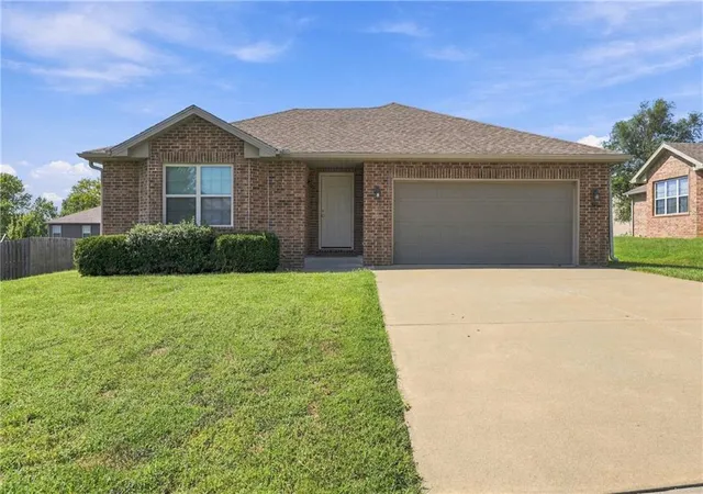 Photo 1 of Single family home for sale at 516 Emerson Dr, Belton, MO 64012 | MLS# 2642874 | Listing updated on 2026-09-19