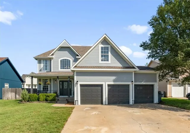 Single family home for sale at 15453 S Dice Ln, Olathe, KS 66062 | MLS# 2642876