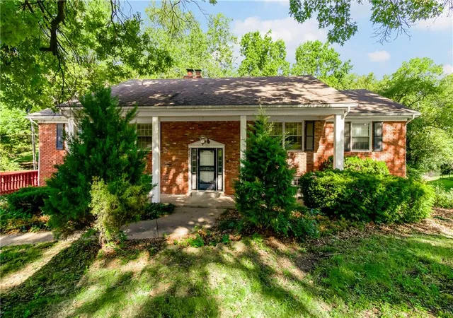 Photo 1 of Sale Pending at 815 Adams Dr, Liberty, MO 64068 | MLS# 2642882 | Listing updated on 2026-09-29