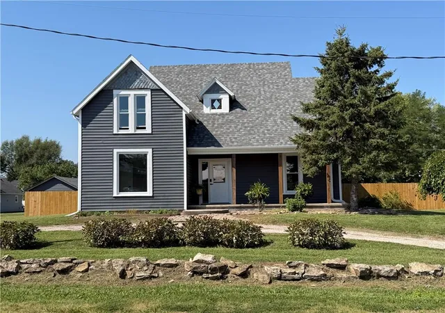 Single family home for sale at 606 East St, Lathrop, MO 64465 | MLS# 2642883