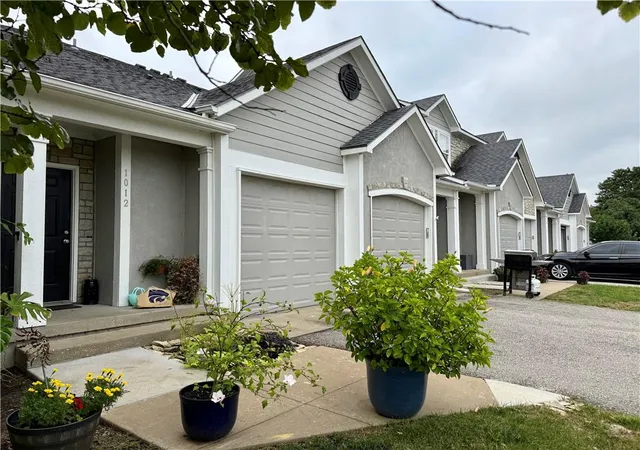 Multi family home for sale at 1002 N Findley St, Olathe, KS 66061 | MLS# 2642885