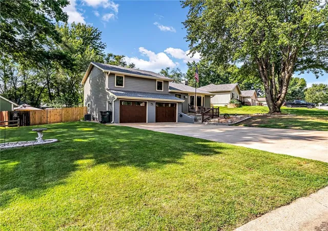 Photo 1 of Single family home for sale at 220 Crestview St, Lansing, KS 66043 | MLS# 2642889 | Listing updated on 2026-10-04