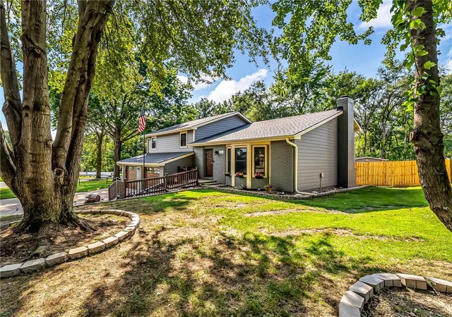 Photo 2 of Single family home for sale at 220 Crestview St, Lansing, KS 66043 | MLS# 2642889 | Listing updated on 2026-10-04