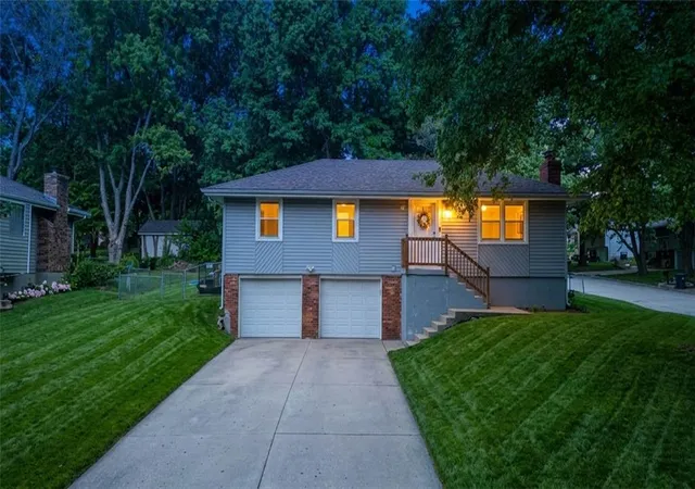 Photo 1 of Single family home for sale at 2909 S 1st Street, Blue Springs, MO 64014 | MLS# 2642892 | Listing updated on 2026-10-03