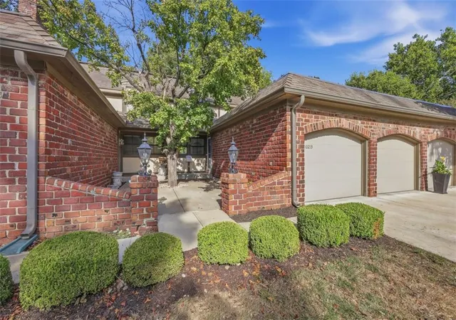 Condo for sale at 10213 Foster St, Overland Park, KS 66212 | MLS# 2642897