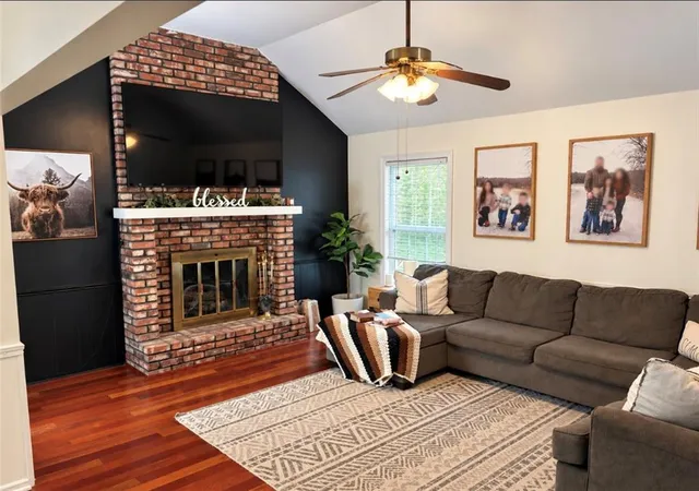 Photo 4 of Single family home for sale at 300 Hawthorne Ct, Belton, MO 64012 | MLS# 2642904 | Listing updated on 2026-09-19