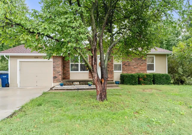 Photo 2 of Single family home for sale at 1336 Tall Grass Dr, Eudora, KS 66025 | MLS# 2642910 | Listing updated on 2026-10-08