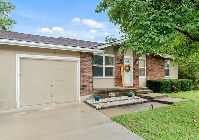 Photo 3 of Single family home for sale at 1336 Tall Grass Dr, Eudora, KS 66025 | MLS# 2642910 | Listing updated on 2026-10-08