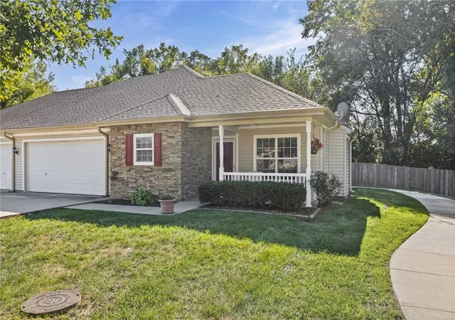 Photo 3 of Single family home for sale at 2124 N 114th Terrace, Kansas City, KS 66109 | MLS# 2642911 | Listing updated on 2026-10-01