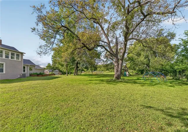 Photo 4 of Single family home for sale at 16526 New Lawrence Rd, Leavenworth, KS 66048 | MLS# 2642914 | Listing updated on 2026-10-01