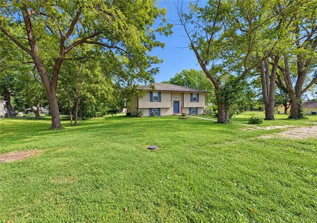 Photo 3 of Sale Pending at 619 Maple St, Lathrop, MO 64465 | MLS# 2642917 | Listing updated on 2026-10-05