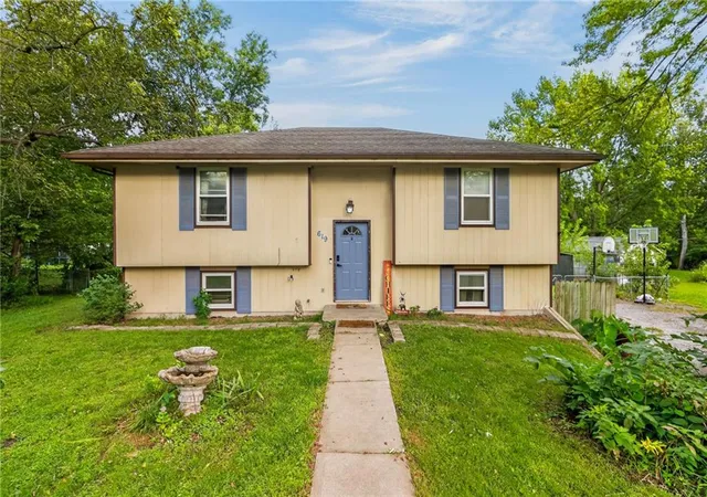 Photo 3 of Sale Pending at 619 Maple St, Lathrop, MO 64465 | MLS# 2642917 | Listing updated on 2026-10-05