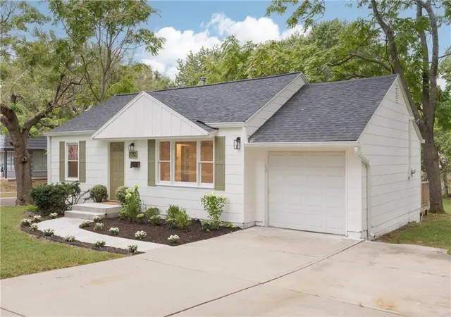 Photo 2 of Single family home for sale at 7732 Foster St, Overland Park, KS 66204 | MLS# 2642923 | Listing updated on 2026-09-21