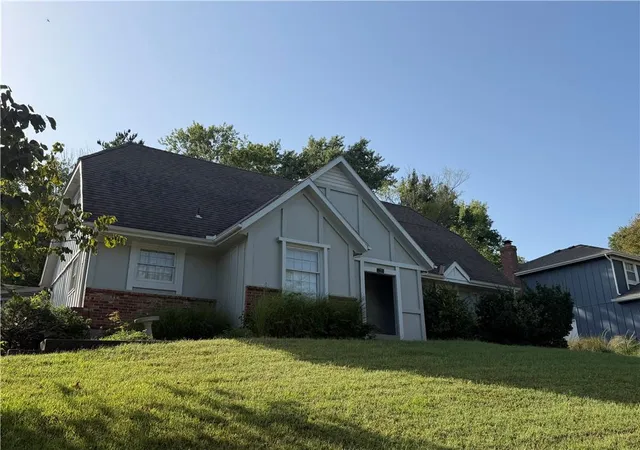 Photo 1 of Sale Pending at 7020 Widmer Rd, Shawnee, KS 66216 | MLS# 2642924 | Listing updated on 2026-10-04