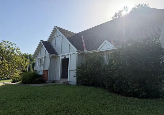Photo 2 of Sale Pending at 7020 Widmer Rd, Shawnee, KS 66216 | MLS# 2642924 | Listing updated on 2026-10-04
