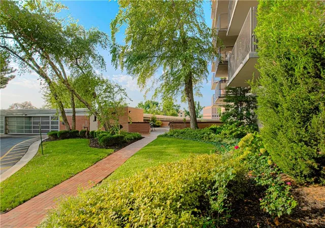 Photo 4 of Condo for sale at 4550 Warwick Blvd #914, Kansas City, MO 64111 | MLS# 2642926 | Listing updated on 2026-09-19