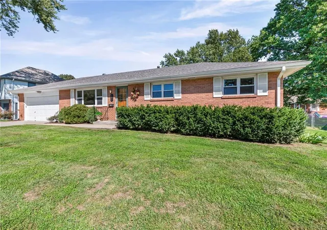Photo 3 of Single family home for sale at 702 Quincy Blvd, Smithville, MO 64089 | MLS# 2642929 | Listing updated on 2026-10-08