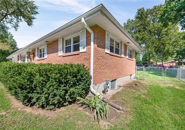 Photo 3 of Single family home for sale at 702 Quincy Blvd, Smithville, MO 64089 | MLS# 2642929 | Listing updated on 2026-10-08