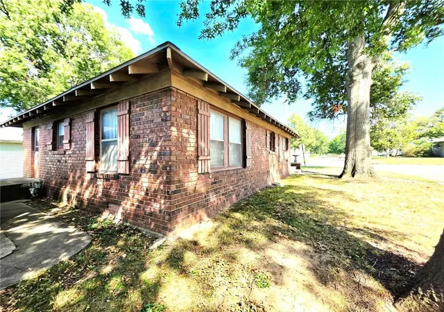 Photo 2 of Single family home for sale at 1112 S Joplin, Pittsburg, KS 66762 | MLS# 2642930 | Listing updated on 2026-09-21