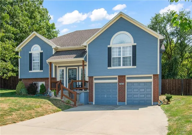 Photo 1 of Single family home for sale at 1601 Kimberly Ct, Greenwood, MO 64034 | MLS# 2642932 | Listing updated on 2026-09-19