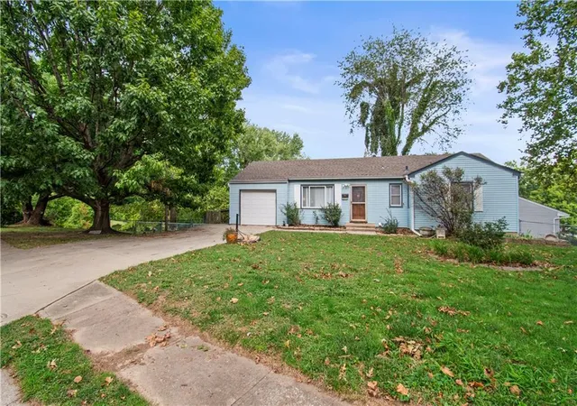 Photo 2 of Single family home for sale at 3901 N Delaware St, Independence, MO 64050 | MLS# 2642935 | Listing updated on 2026-09-25