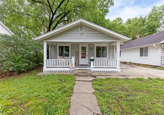 Single family home for sale at 823 S Hickory St, Ottawa, KS 66067 | MLS# 2642936
