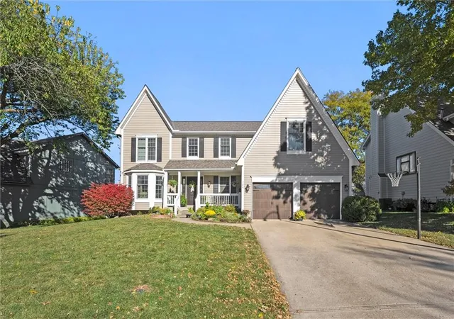 Photo 1 of Single family home for sale at 724 N Singletree St, Olathe, KS 66061 | MLS# 2642937 | Listing updated on 2026-10-01