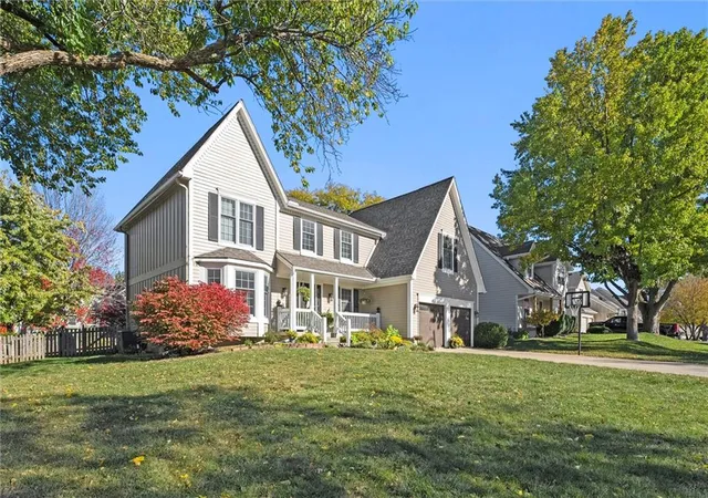 Photo 2 of Single family home for sale at 724 N Singletree St, Olathe, KS 66061 | MLS# 2642937 | Listing updated on 2026-10-01