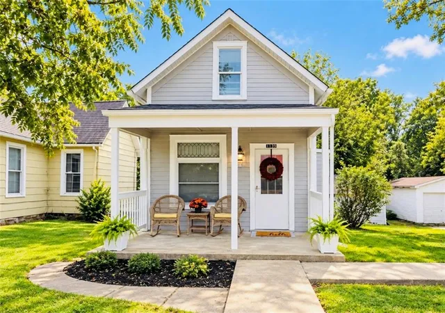 Single family home for sale at 1139 Spruce St, Leavenworth, KS 66048 | MLS# 2642941