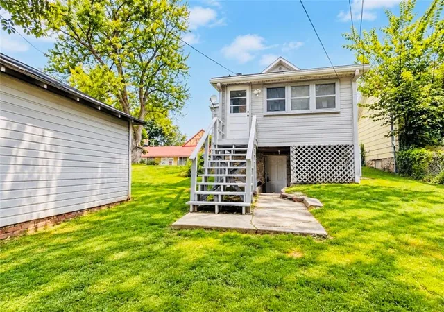 Photo 3 of Single family home for sale at 1139 Spruce St, Leavenworth, KS 66048 | MLS# 2642941 | Listing updated on 2026-09-22