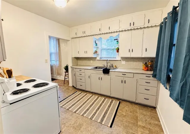 Photo 4 of Single family home for sale at 1139 Spruce St, Leavenworth, KS 66048 | MLS# 2642941 | Listing updated on 2026-09-22