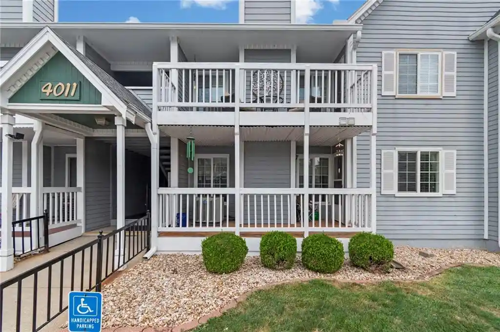 Listing Photo 2 - Condo for sale in 4011 S Crysler Ave located at 4011 S Crysler Ave, Independence, MO 64055 - Unit 4011 S Crysler Ave
