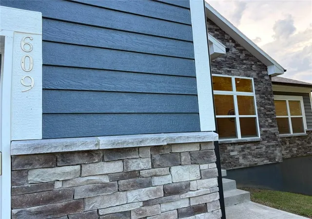 Photo 3 of Single family home for sale at 609 Campbell St, Pleasant Hill, MO 64080 | MLS# 2642952 | Listing updated on 2026-09-19