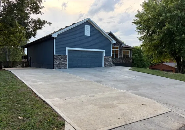 Photo 4 of Single family home for sale at 609 Campbell St, Pleasant Hill, MO 64080 | MLS# 2642952 | Listing updated on 2026-09-19
