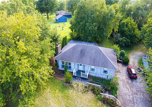 Photo 2 of Single family home for sale at 8400 Southeast 52nd Rd, Saint Joseph, MO 64507 | MLS# 2642953 | Listing updated on 2026-09-26