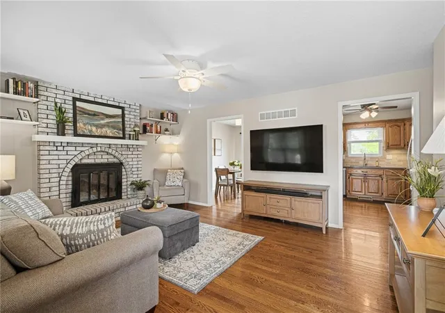 Photo 4 of Sale Pending at 406 NE Crescent St, Lees Summit, MO 64086 | MLS# 2642954 | Listing updated on 2026-10-04