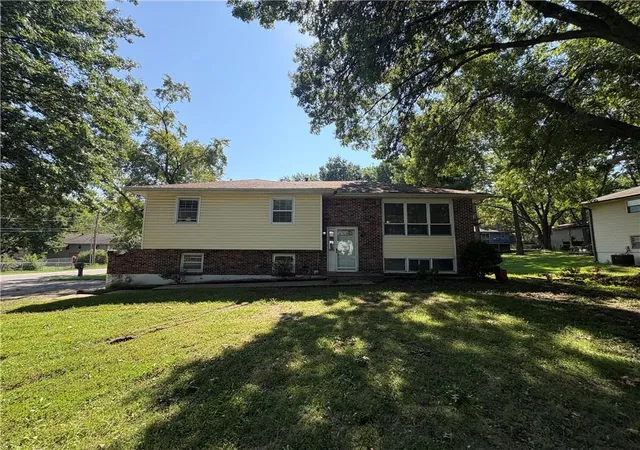 Photo 1 of Single family home for sale at 207 East 10th St, Kearney, MO 64060 | MLS# 2642956 | Listing updated on 2026-09-19