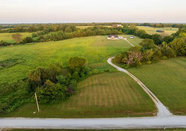 Photo 4 of Single family home for sale at 22010 S Excelsior Rd, Harrisonville, MO 64701 | MLS# 2642958 | Listing updated on 2026-09-19