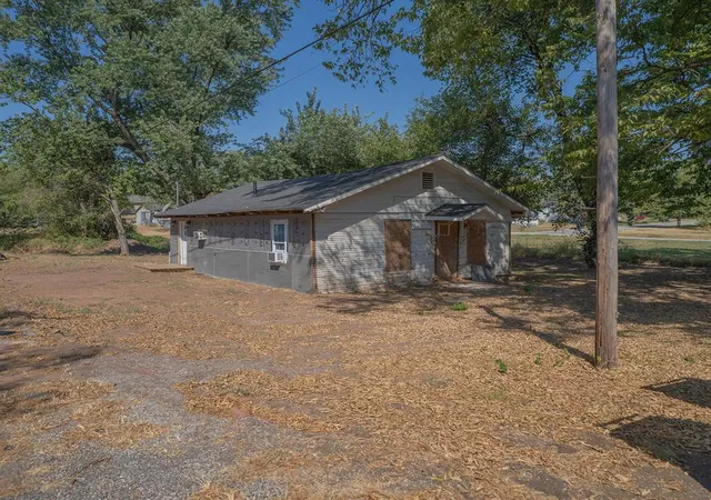 Single family home for sale at 2119 Cherokee Ave, Baxter Springs, KS 66713 | MLS# 2642960