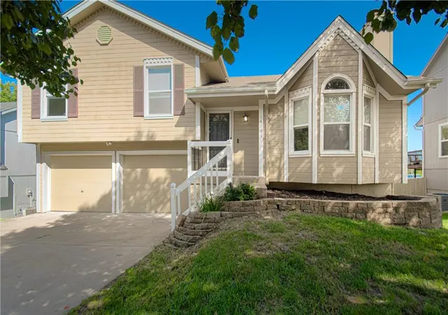 Photo 2 of Single family home for sale at 14105 Lora St, Smithville, MO 64089 | MLS# 2642962 | Listing updated on 2026-10-02