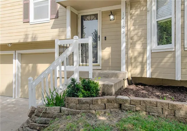 Photo 3 of Single family home for sale at 14105 Lora St, Smithville, MO 64089 | MLS# 2642962 | Listing updated on 2026-10-02